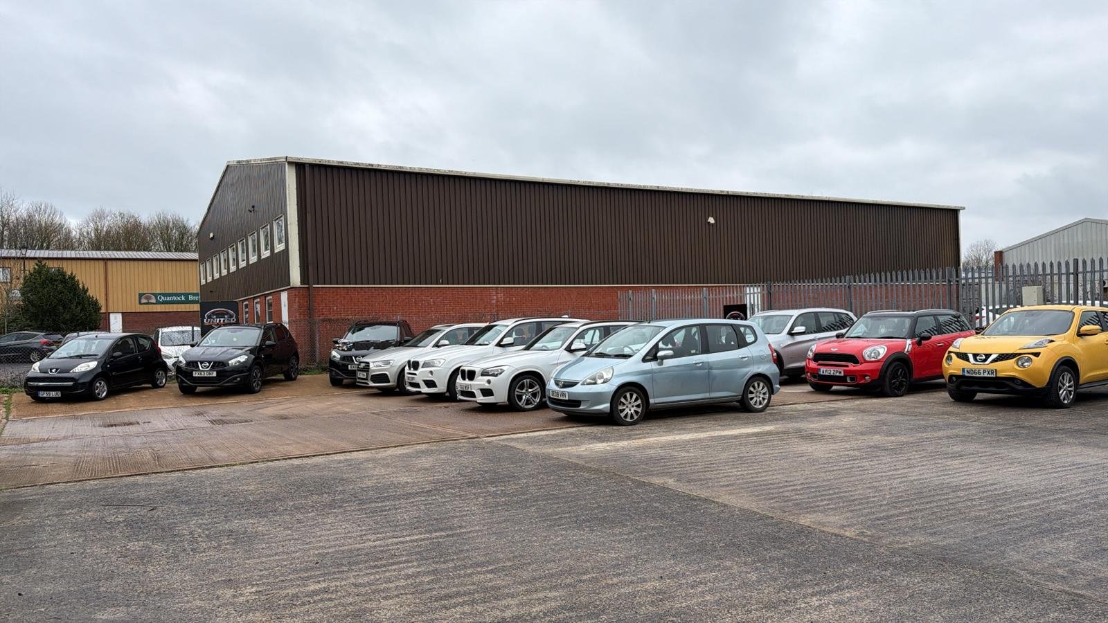 Premium luxury car showcase 2