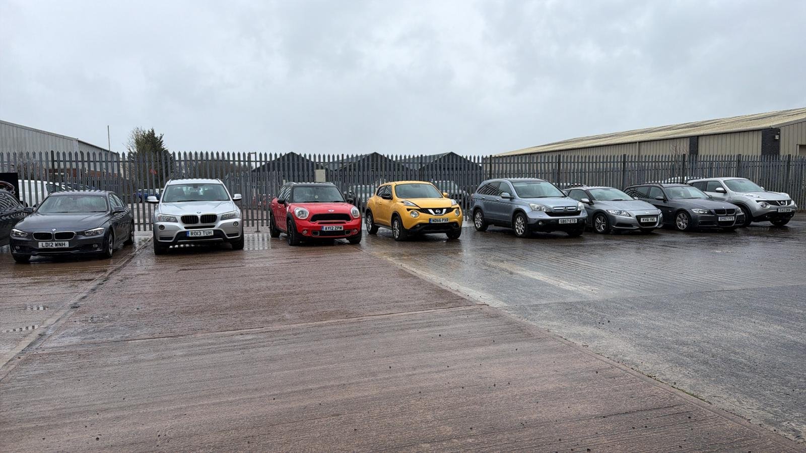 Premium luxury car showcase 3